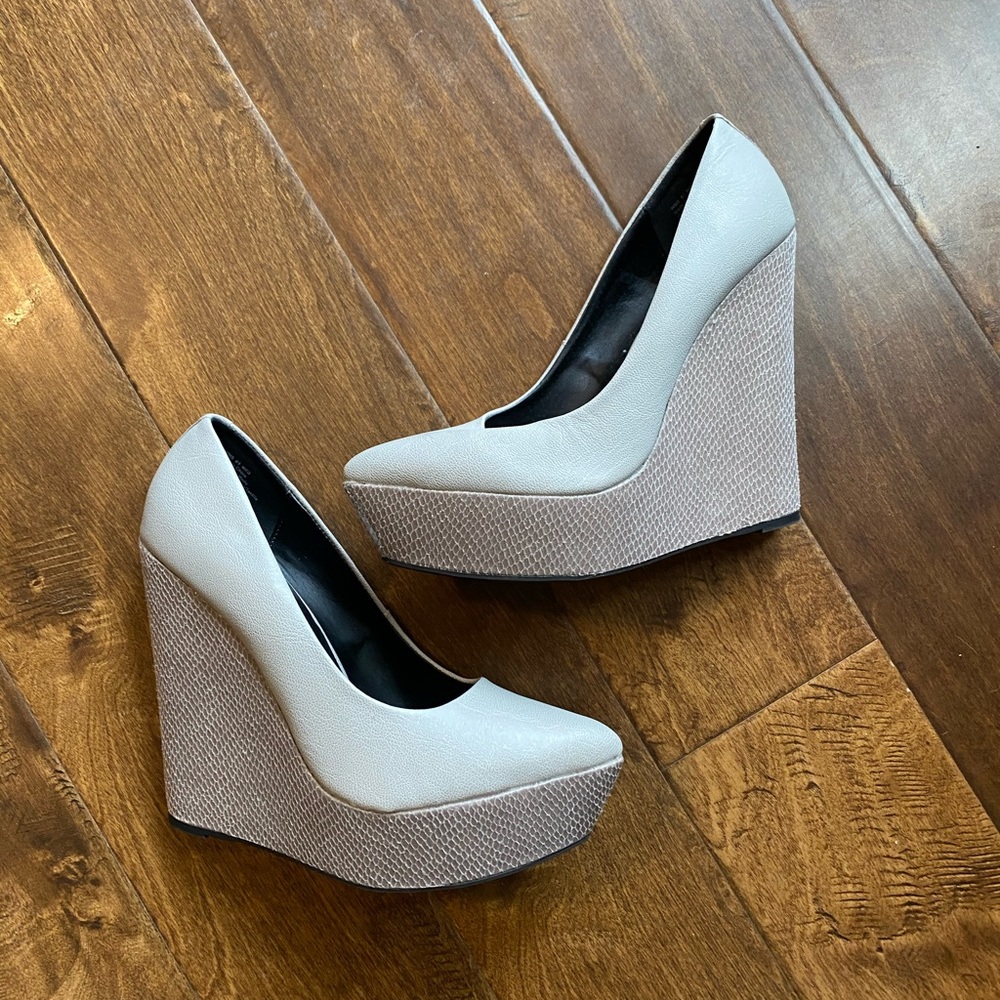 Gray Wedges